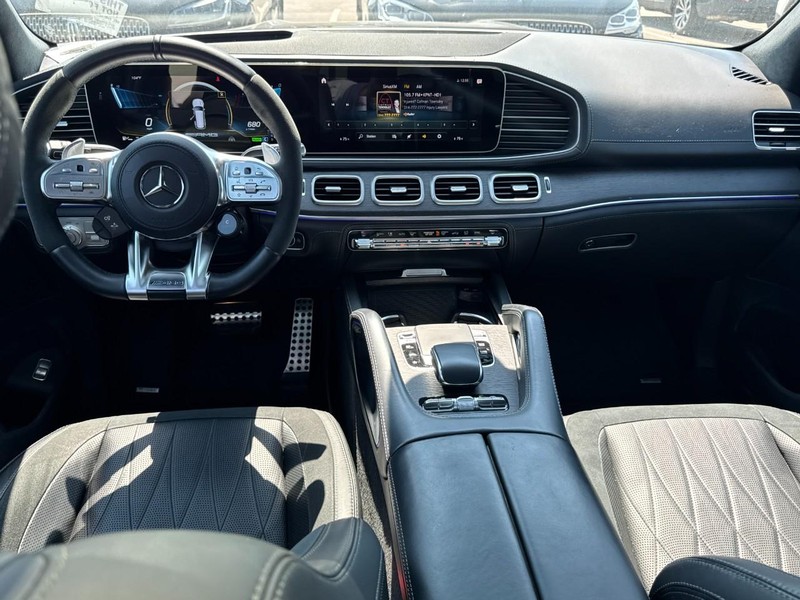 Mercedes-Benz GLS Vehicle Full-screen Gallery Image 09