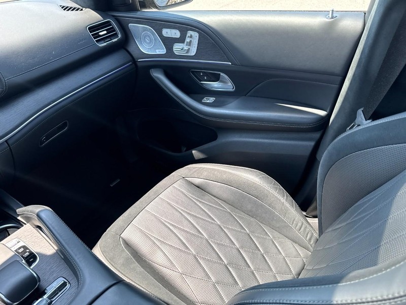 Mercedes-Benz GLS Vehicle Full-screen Gallery Image 11