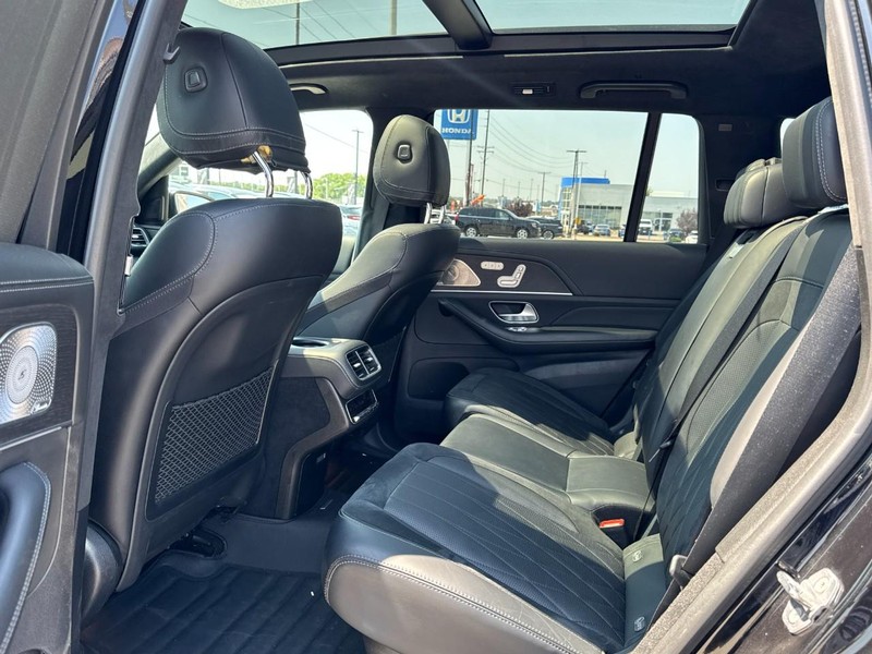 Mercedes-Benz GLS Vehicle Full-screen Gallery Image 12