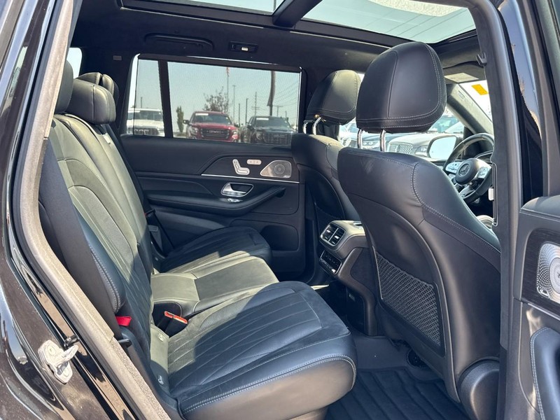 Mercedes-Benz GLS Vehicle Full-screen Gallery Image 13