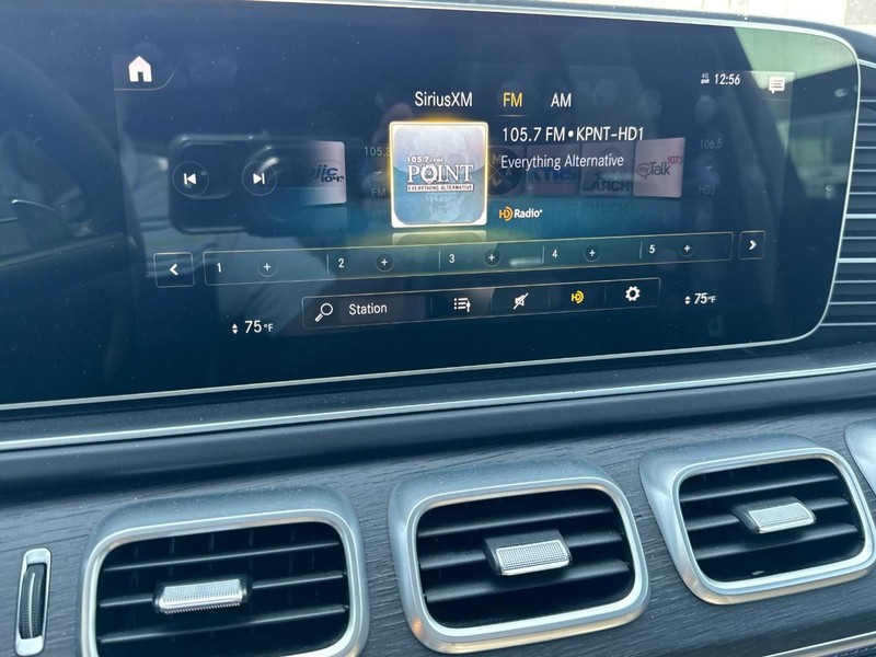 Mercedes-Benz GLS Vehicle Full-screen Gallery Image 16
