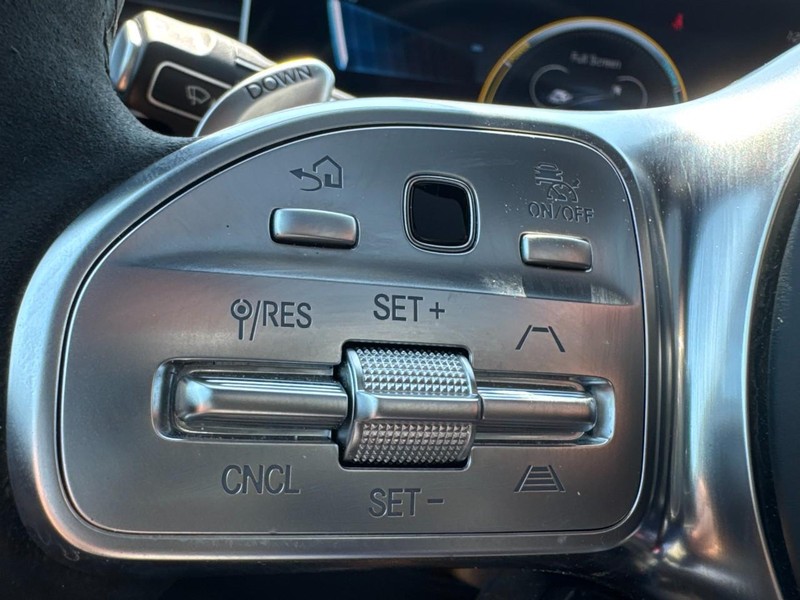 Mercedes-Benz GLS Vehicle Full-screen Gallery Image 18