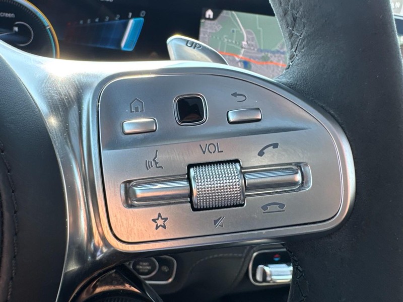 Mercedes-Benz GLS Vehicle Full-screen Gallery Image 19