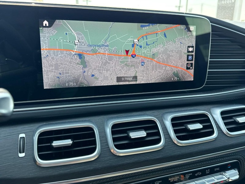 Mercedes-Benz GLS Vehicle Full-screen Gallery Image 23
