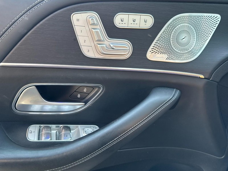 Mercedes-Benz GLS Vehicle Full-screen Gallery Image 25