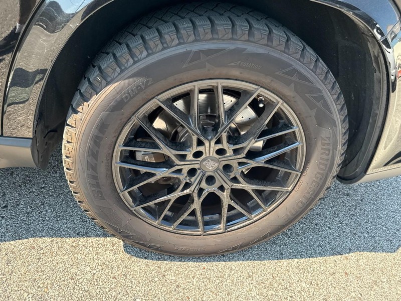 Mercedes-Benz GLS Vehicle Full-screen Gallery Image 27