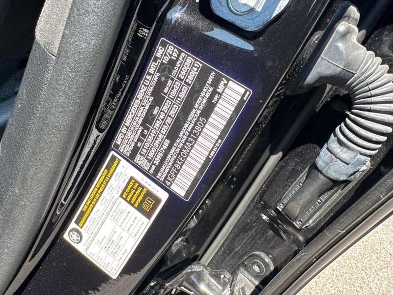 Mercedes-Benz GLS Vehicle Full-screen Gallery Image 28