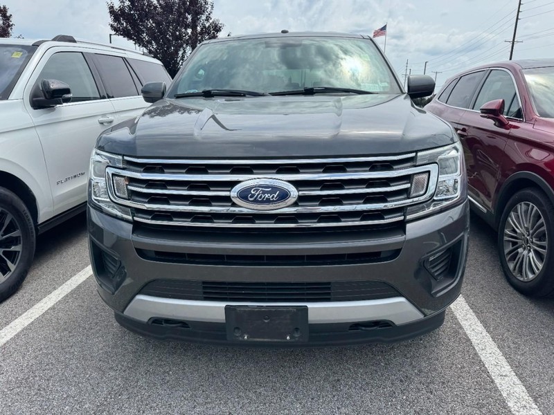 Ford Expedition Vehicle Full-screen Gallery Image 02