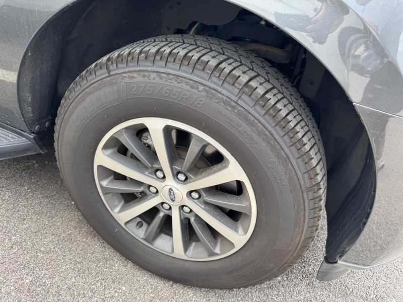 Ford Expedition Vehicle Full-screen Gallery Image 04