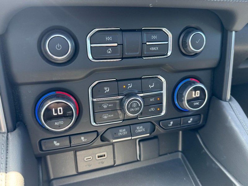 Chevrolet Tahoe Vehicle Full-screen Gallery Image 17