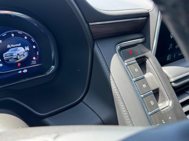 Chevrolet Tahoe Vehicle Full-screen Gallery Image 21