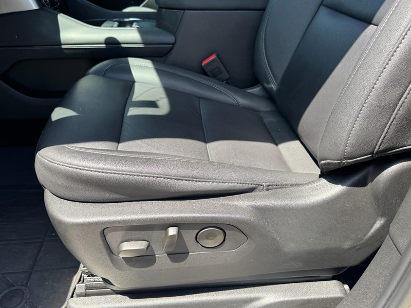 Chevrolet Tahoe Vehicle Full-screen Gallery Image 26