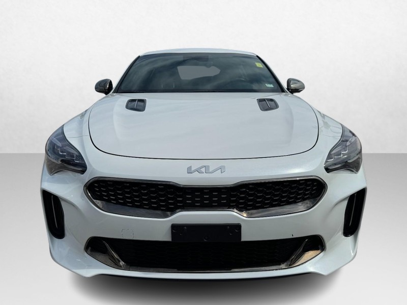 Kia Stinger Vehicle Full-screen Gallery Image 02