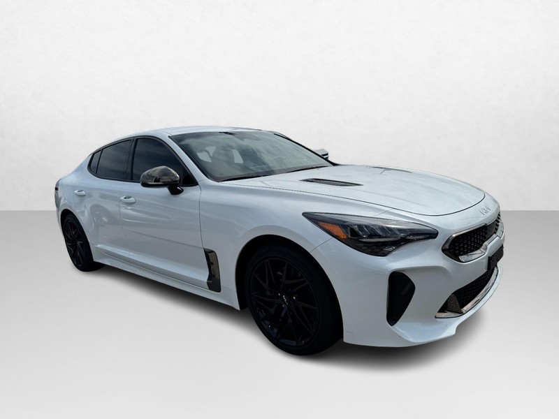 Kia Stinger Vehicle Full-screen Gallery Image 03