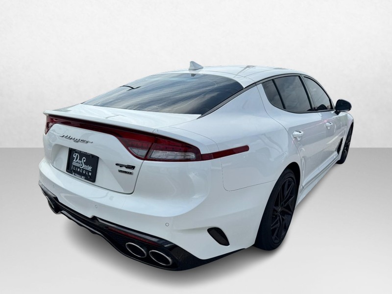 Kia Stinger Vehicle Full-screen Gallery Image 05