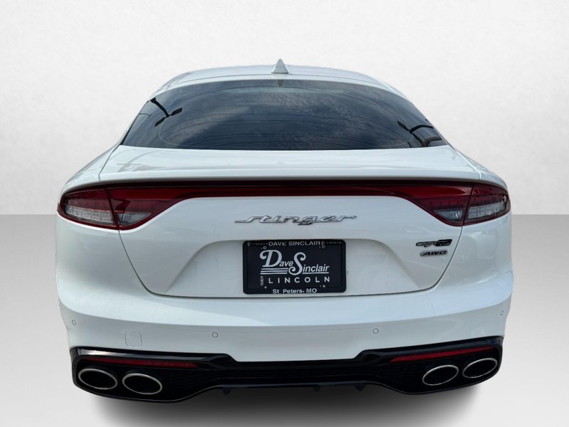 Kia Stinger Vehicle Full-screen Gallery Image 06