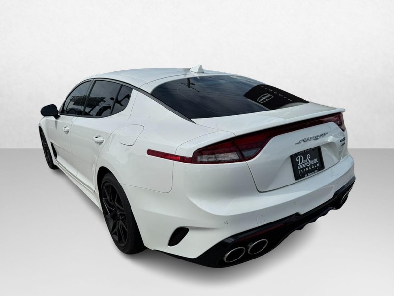 Kia Stinger Vehicle Full-screen Gallery Image 07