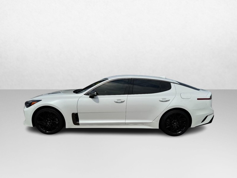 Kia Stinger Vehicle Full-screen Gallery Image 08