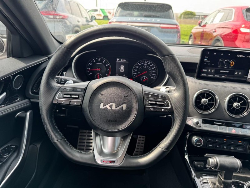 Kia Stinger Vehicle Full-screen Gallery Image 10