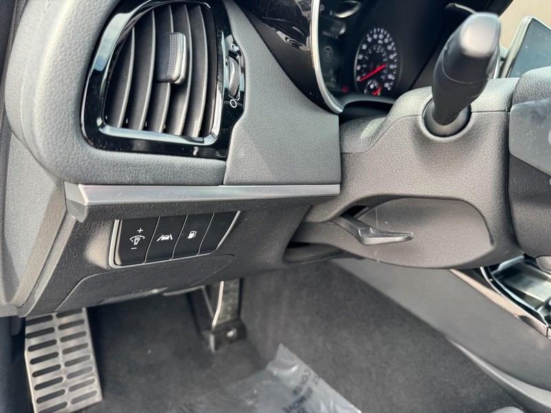 Kia Stinger Vehicle Full-screen Gallery Image 14