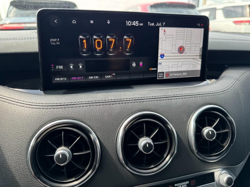 Kia Stinger Vehicle Full-screen Gallery Image 16