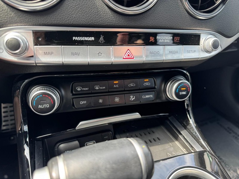 Kia Stinger Vehicle Full-screen Gallery Image 17