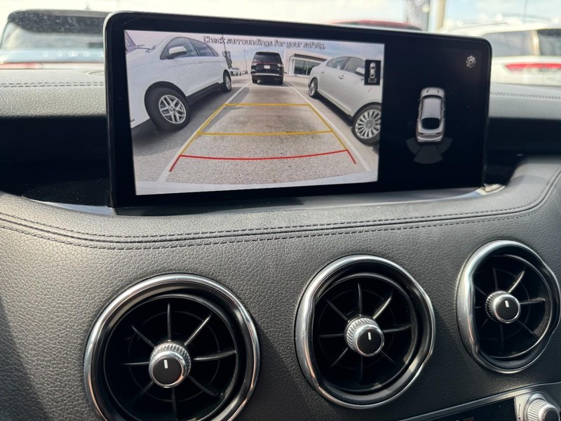 Kia Stinger Vehicle Full-screen Gallery Image 19