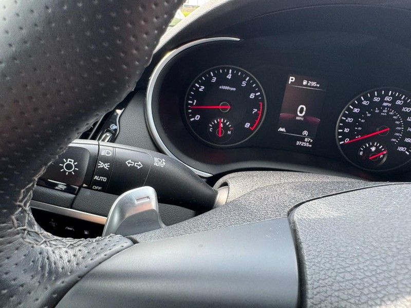 Kia Stinger Vehicle Full-screen Gallery Image 22