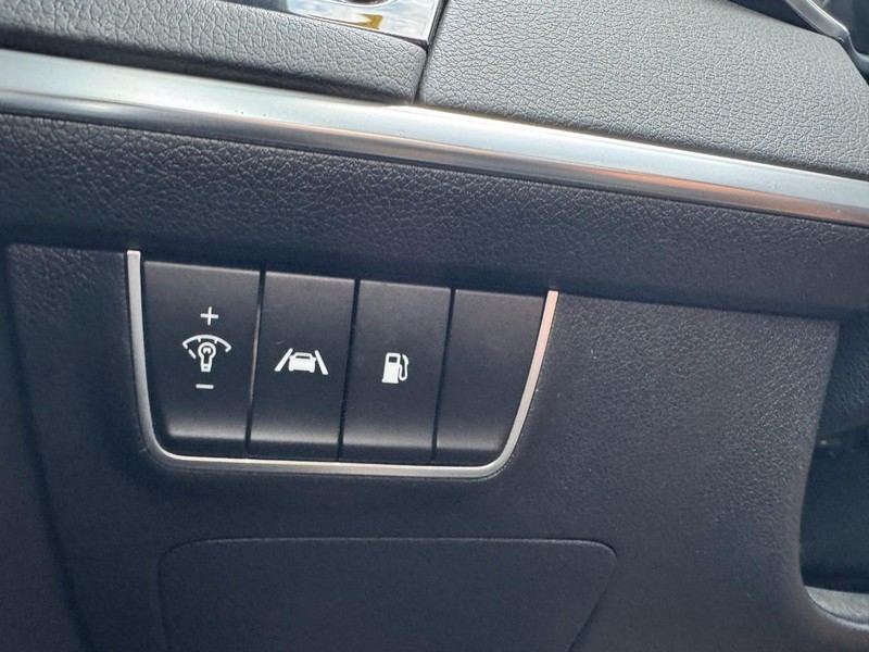 Kia Stinger Vehicle Full-screen Gallery Image 24
