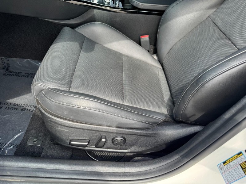 Kia Stinger Vehicle Full-screen Gallery Image 26