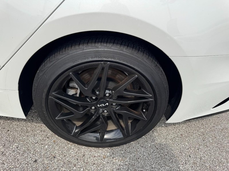 Kia Stinger Vehicle Full-screen Gallery Image 27