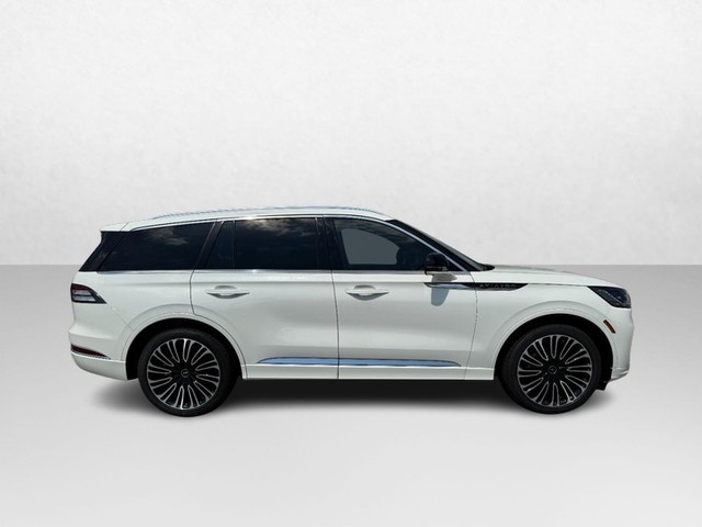 2026 Lincoln Aviator Black Label thumbnail image 04