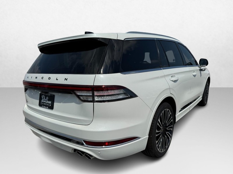 Lincoln Aviator Vehicle Full-screen Gallery Image 05