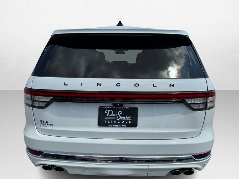 Lincoln Aviator Vehicle Full-screen Gallery Image 06