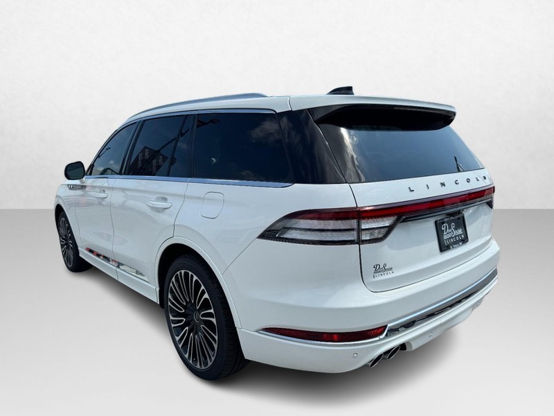 Lincoln Aviator Vehicle Full-screen Gallery Image 07