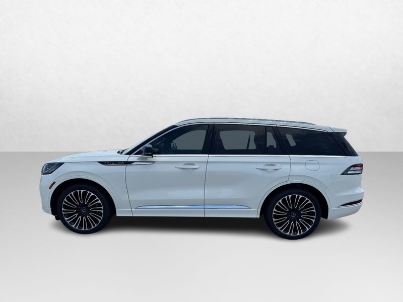 Lincoln Aviator Vehicle Full-screen Gallery Image 08