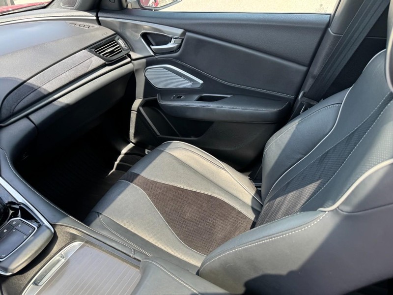 Acura RDX Vehicle Full-screen Gallery Image 11