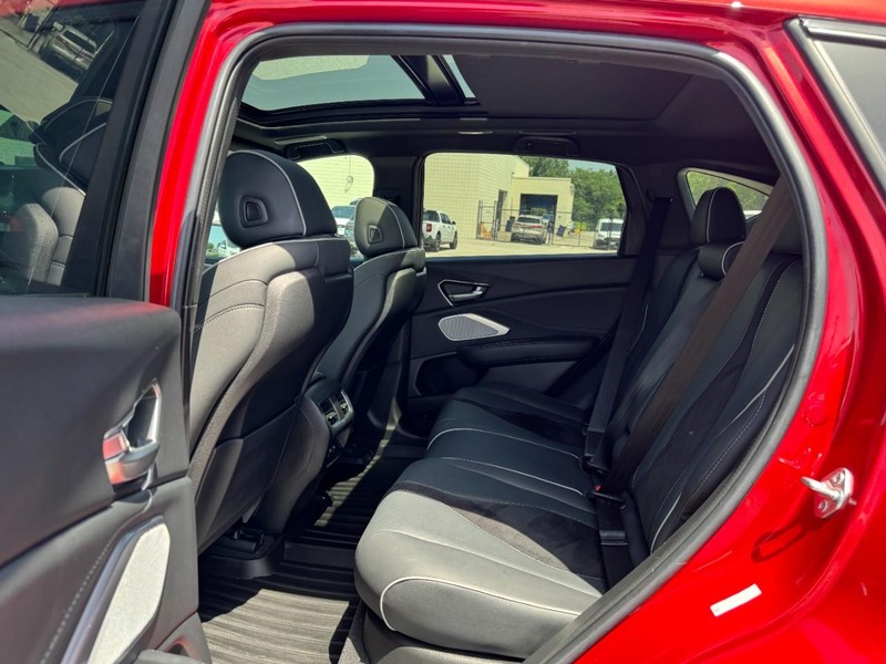 Acura RDX Vehicle Full-screen Gallery Image 12