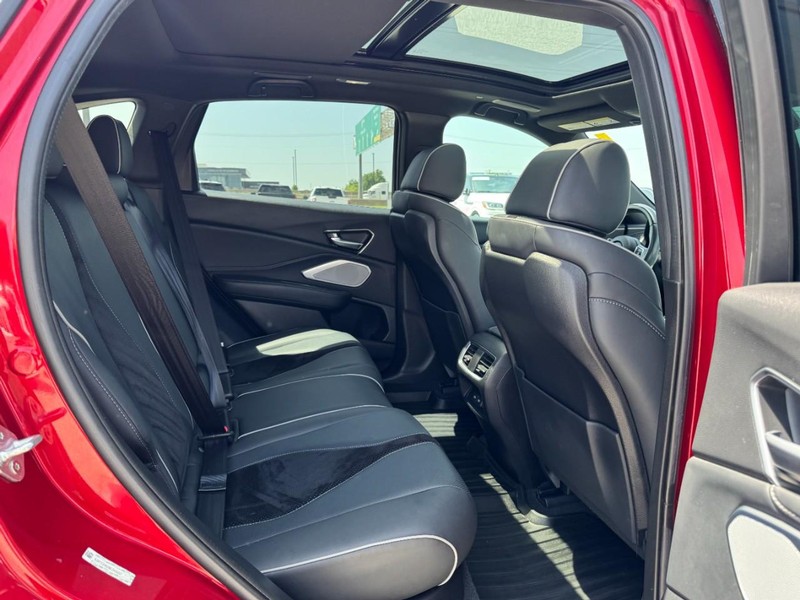 Acura RDX Vehicle Full-screen Gallery Image 13
