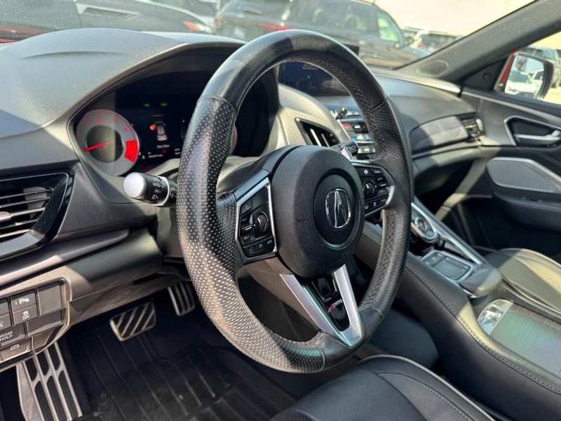 Acura RDX Vehicle Full-screen Gallery Image 15