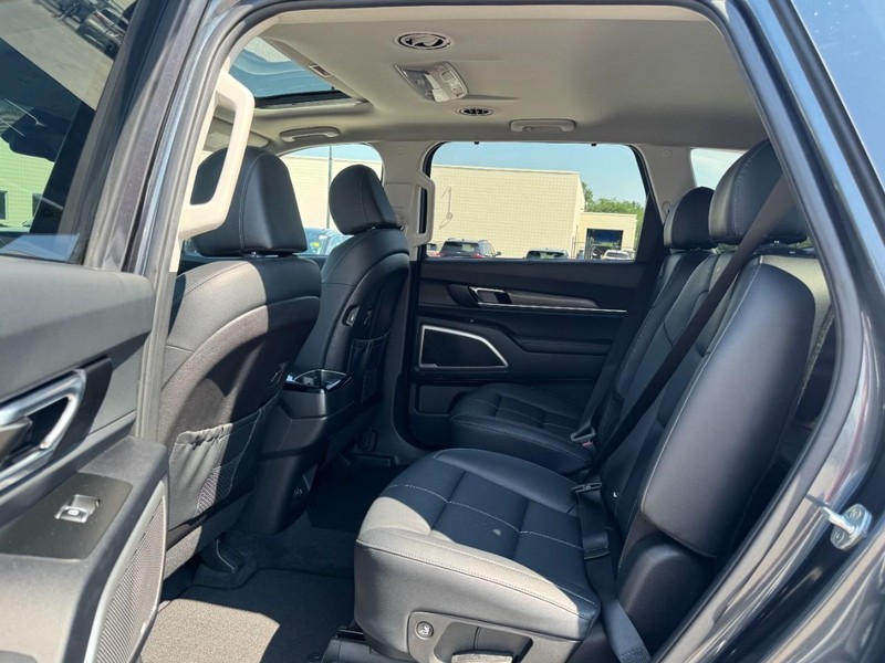 Kia Telluride Vehicle Full-screen Gallery Image 12