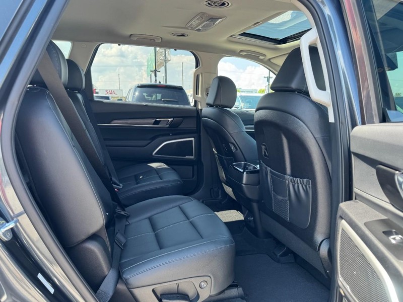 Kia Telluride Vehicle Full-screen Gallery Image 13