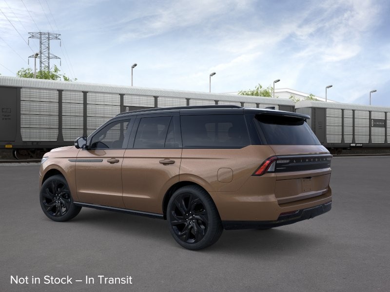 Lincoln Navigator Vehicle Full-screen Gallery Image 04