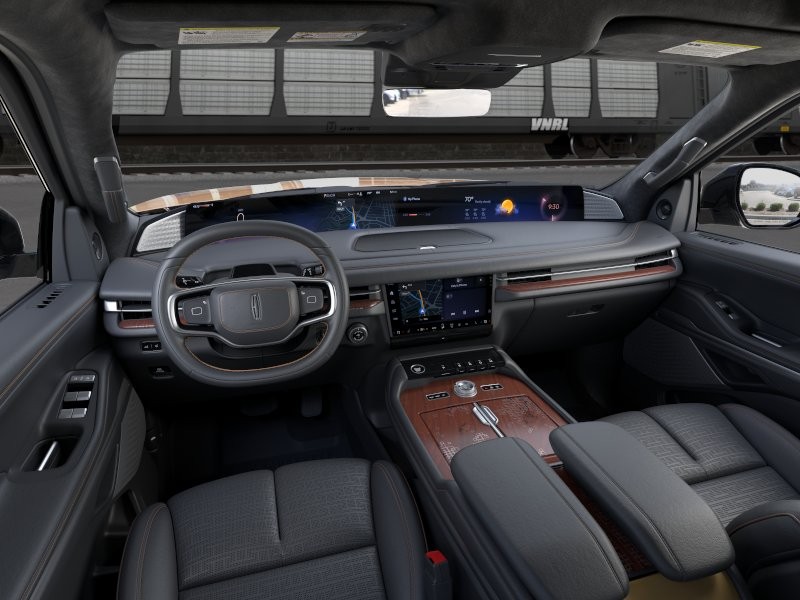 Lincoln Navigator Vehicle Full-screen Gallery Image 09