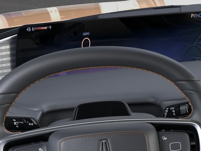 Lincoln Navigator Vehicle Full-screen Gallery Image 13