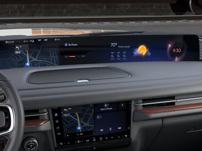 Lincoln Navigator Vehicle Full-screen Gallery Image 14