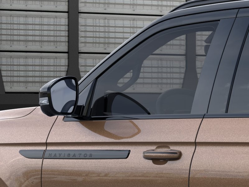 Lincoln Navigator Vehicle Full-screen Gallery Image 20