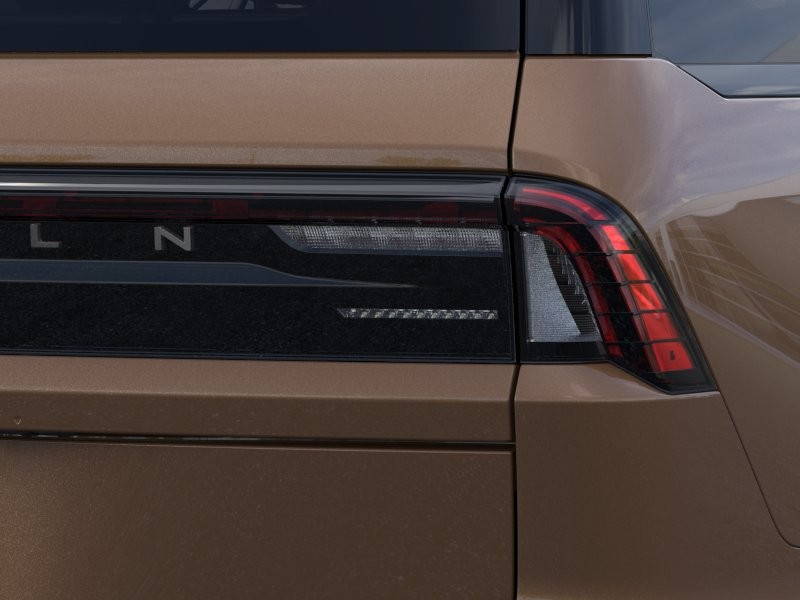 Lincoln Navigator Vehicle Full-screen Gallery Image 21