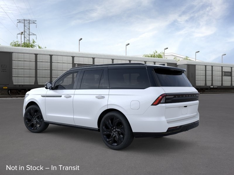 Lincoln Navigator Vehicle Full-screen Gallery Image 04