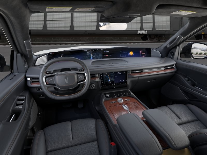 Lincoln Navigator Vehicle Full-screen Gallery Image 09